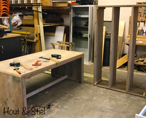 Bureau en kast oud steigerhout Bureau en kast steigerhout voor kantoorpand in de maak