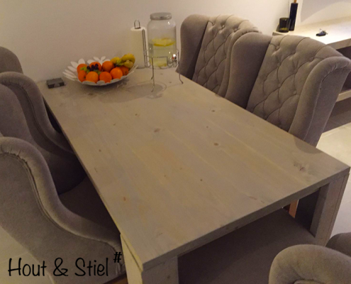Zijaanzicht eettafel nieuw steigerhout (grey wash) Zijaanzicht basis eettafel nieuw steigerhout behandeld met grey wash