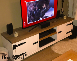 Tv-meubel gemaakt van eikenhout en nieuw steigerhout white wash