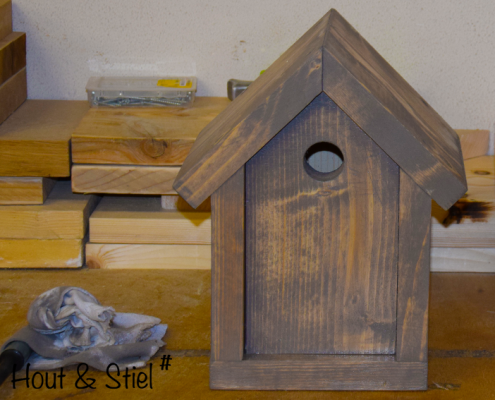 Vogelhuisje van nieuw steigerhout behandeld met grey wash